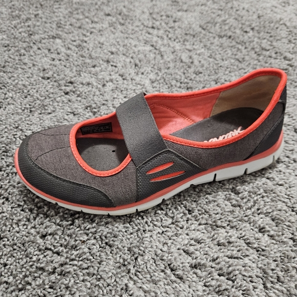 Sketchers Slip On Women's Shoes 👞 - Picture 4 of 6